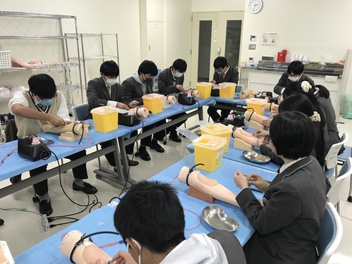 採血実習の様子その1